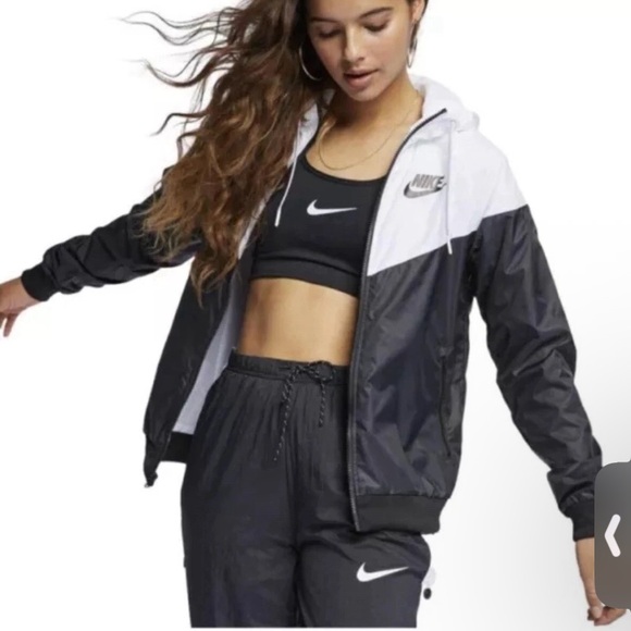 NWOT Nike Sportswear Windrunner Lightweight Hood Jacket UNISEX SZ. L Black White